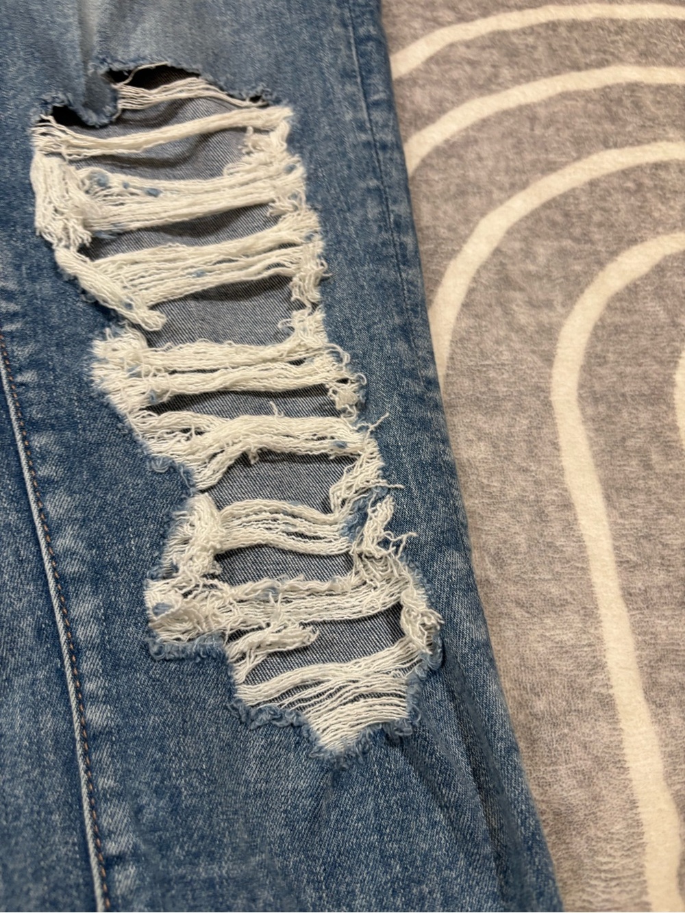 American Eagle Jeans, Highest Rise Jegging, Ripped Thrashed, Sz 10 X-Short 29x24 - Picture 7 of 12